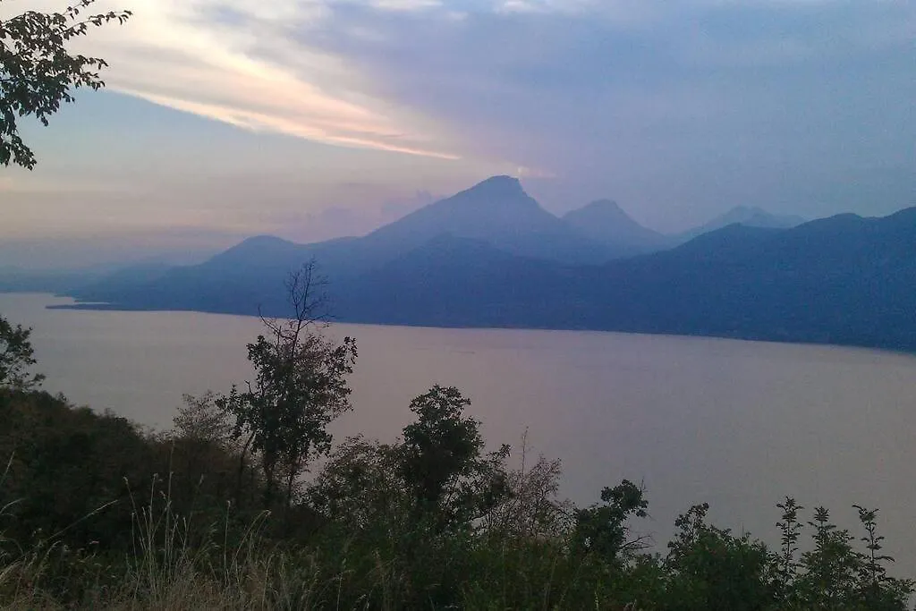 Villa Prada Beauty Through Pastures And Lake Garda 布伦佐内堡