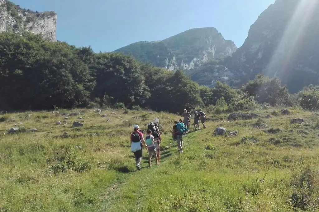 Villa Prada Beauty Through Pastures And Lake Garda 布伦佐内堡