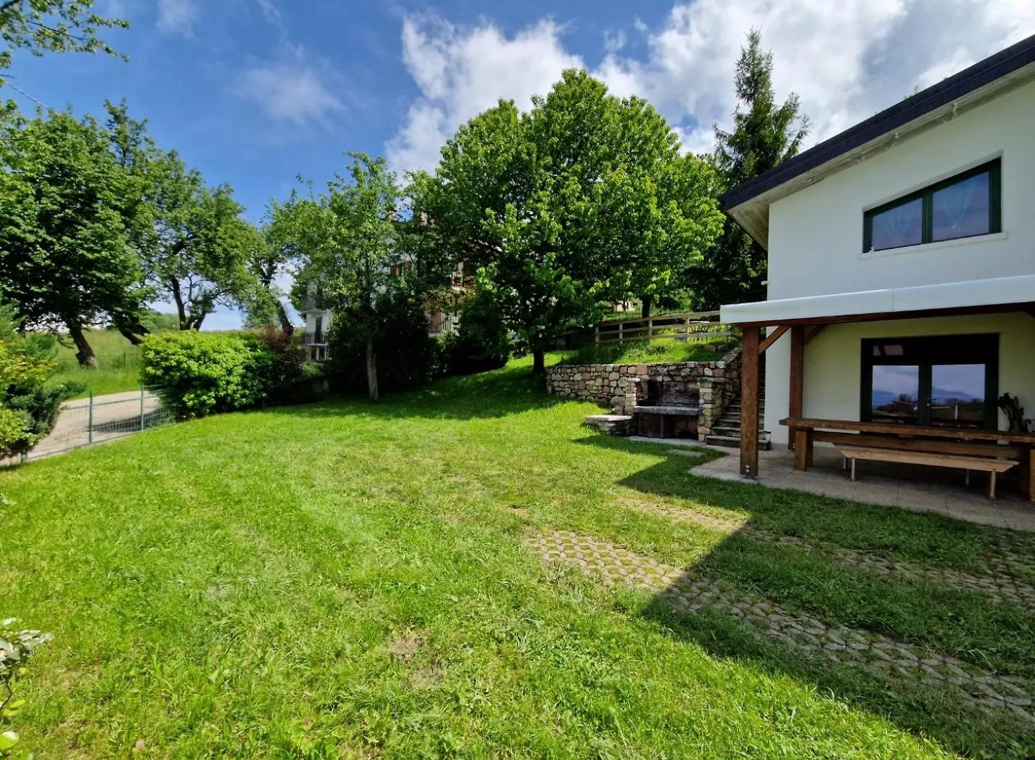 Villa Prada Beauty Through Pastures And Lake Garda 布伦佐内堡