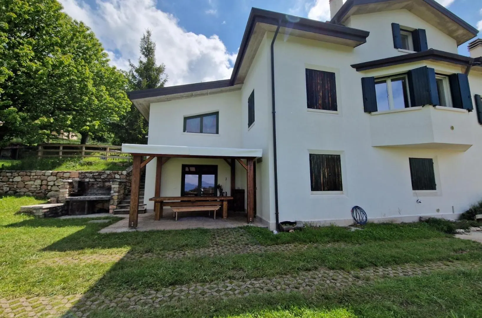 Villa Prada Beauty Through Pastures And Lake Garda 布伦佐内堡