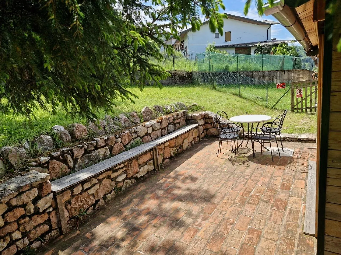 Villa Prada Beauty Through Pastures And Lake Garda 布伦佐内堡